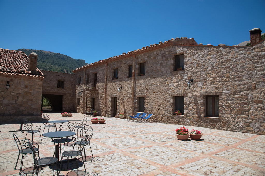 Masseria Rocca Di Gonato Кастелбуоно Екстериор снимка